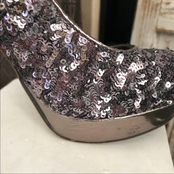 MADDEN GIRL SILVER SEXY SPIKED SHOES - Picture 4 of 13